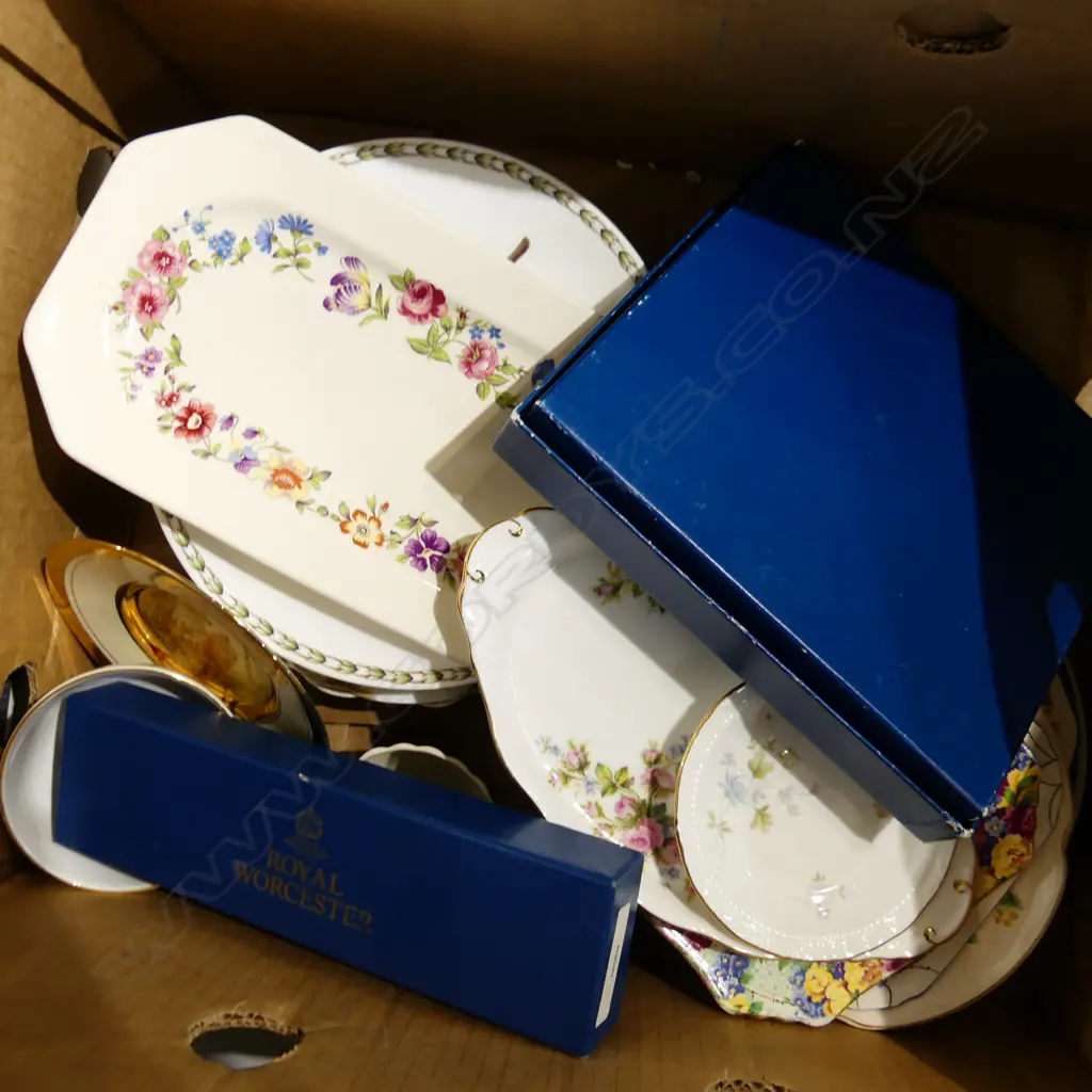BOX LOT INCL ASST PLATES,BOXED  ROYAL WORCESTER PLACE MATS & CAKE KNIFE Image 1++
