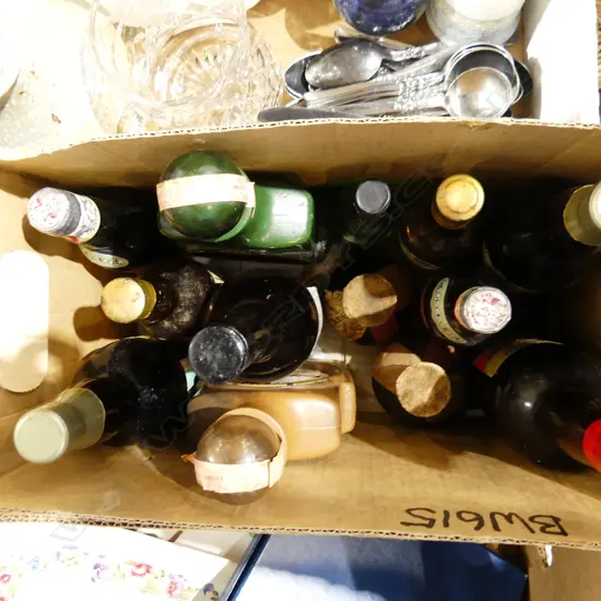 VINTAGE ORIENTAL COLLECTORS BOTTLES