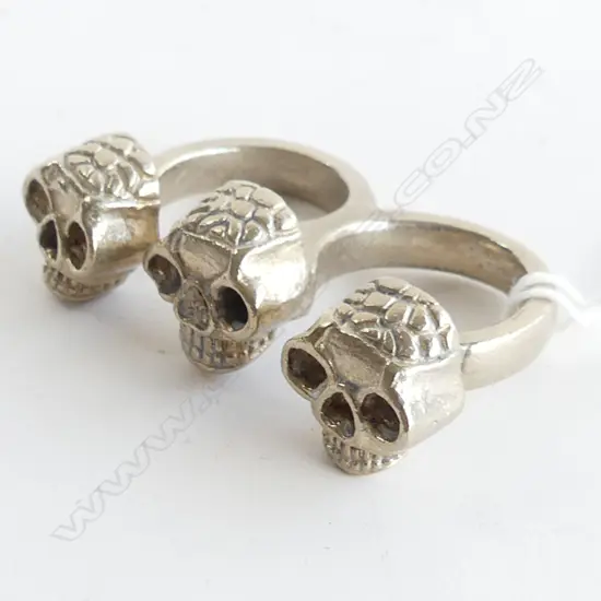 FUNKY THREE SKULL TWO FINGER RING (COSTUME)