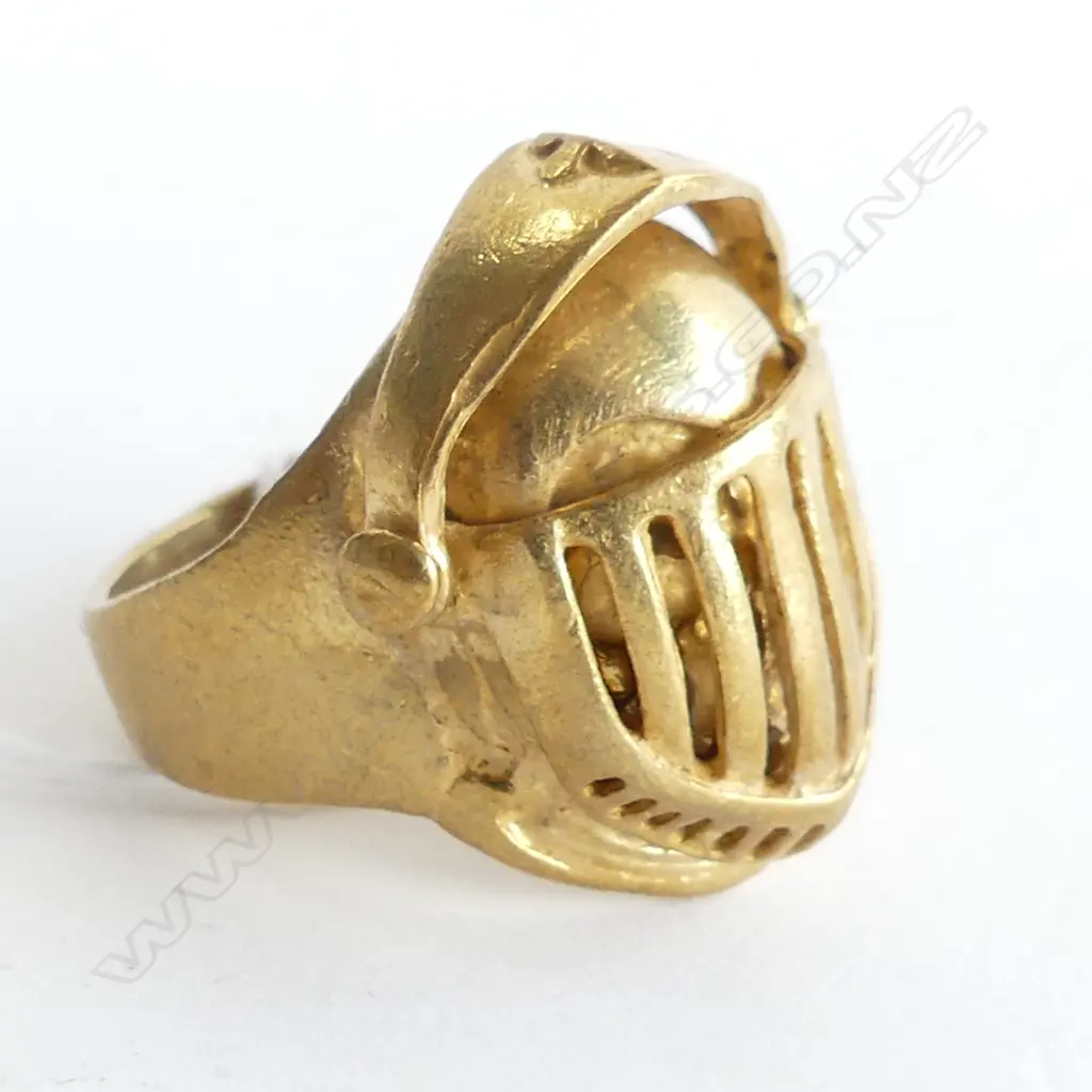 FUNKY KNIGHTS HELMET RING WITH MOVING PARTS (COSTUME) Image 1++