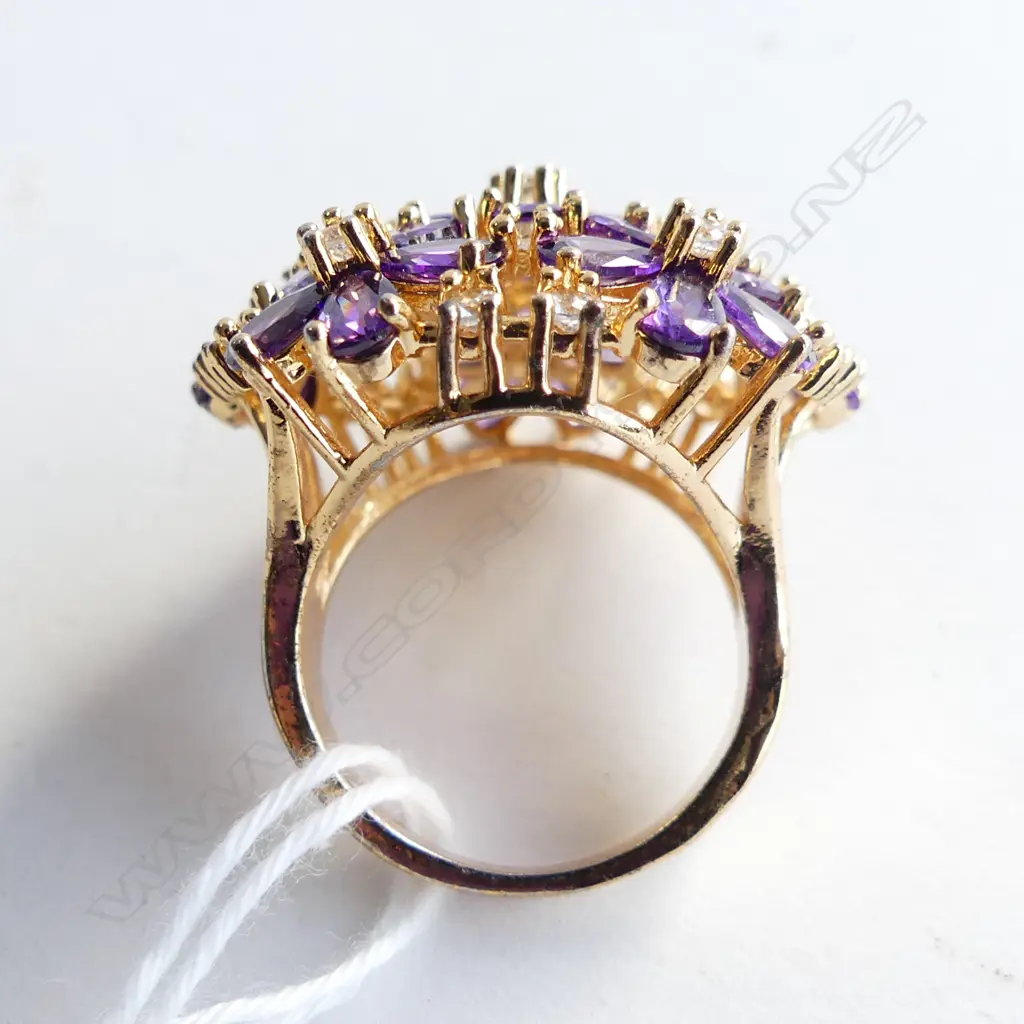 LARGE METAL DRESS RING       Image 1++