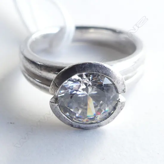 STERLING SILVER CZ RING SIZE L