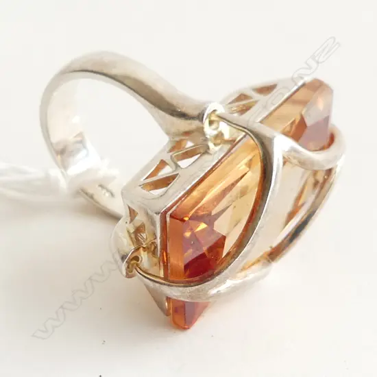 DESIGNER STYLISH SILVER & LGE GEM STONE RING EX. JILL MANDENO ESTATE 