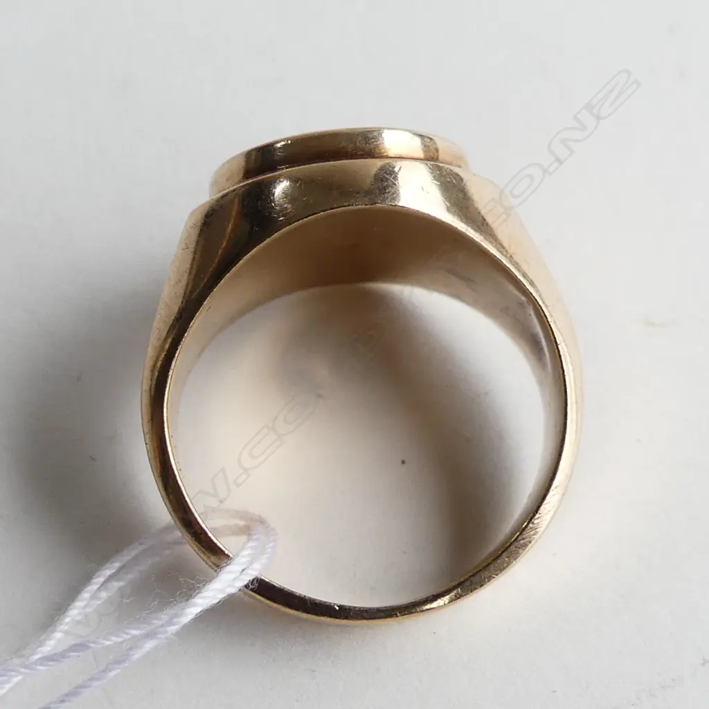 9CT & ONYX SIGNET RING 6.5gm SIZE O Image 1++