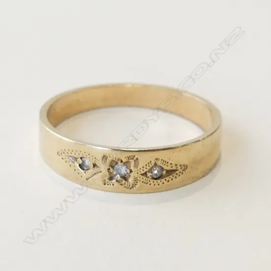 9CT DIAMOND RING 1.8 GRAMS