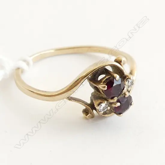 9CT RING - GARNET & DIAMONDS