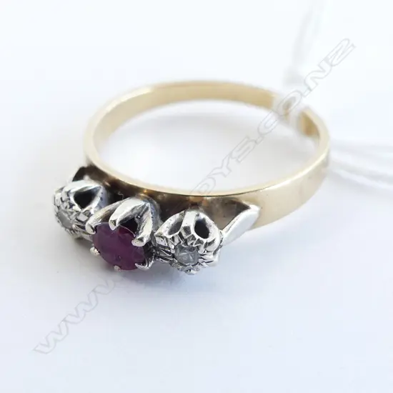 9CT GOLD RUBY & DIAMOND RING 2.5gms SIZE N