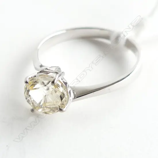 18CT WHITE GOLD RING WITH 1.4CT LIGHT LEMON SAPPHIRE 2.5GMS SIZE N