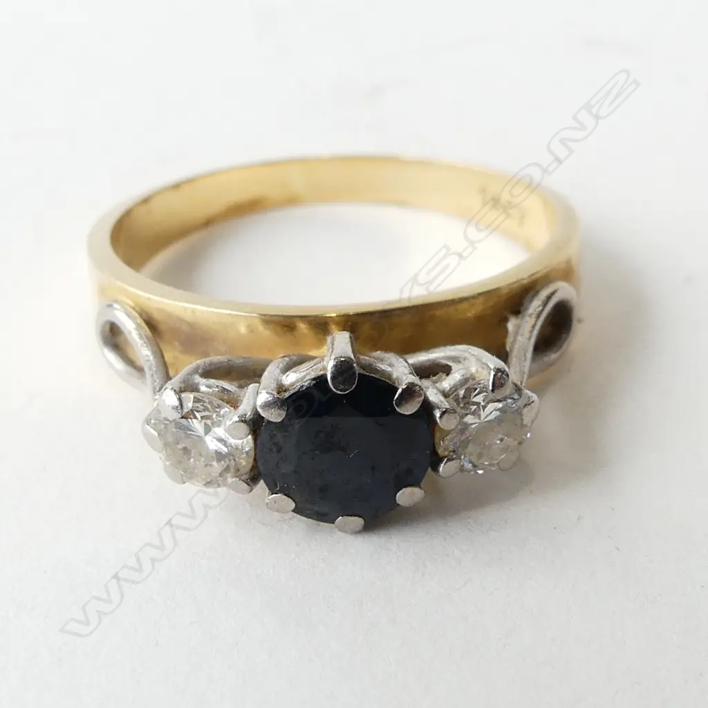18CT DIAMOND & SAPPHIRE RING 3.9 GRAMS SIZE N Image 1++