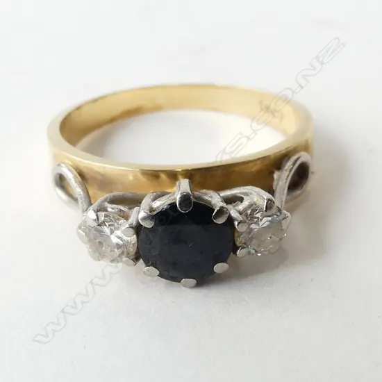 18CT DIAMOND & SAPPHIRE RING 3.9 GRAMS SIZE N