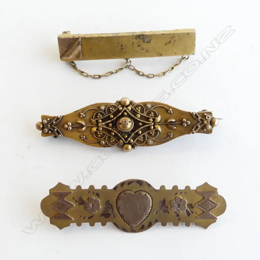 3 9CT BAR BROOCHES (1 UNMARKED) 8.5 GRAMS Image 1++