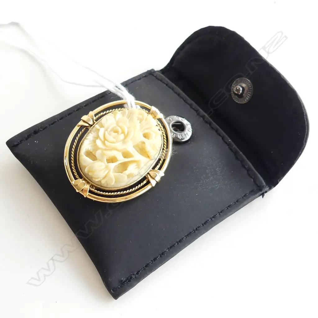 18CT CARVED IVORY BROOCH 7.4GM Image 1++