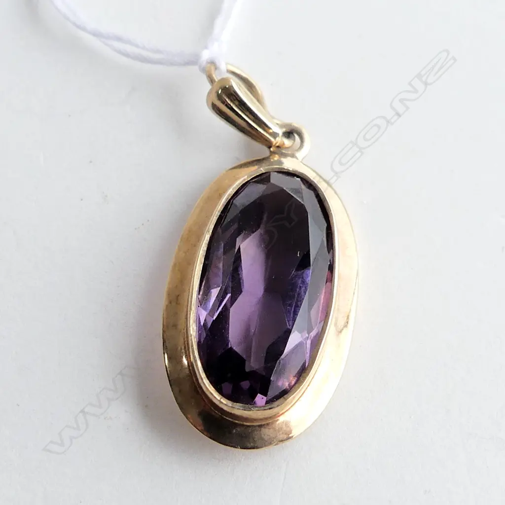 9CT GOLD OVAL  AMETHYST  PENDANT 3.59gm Image 1++