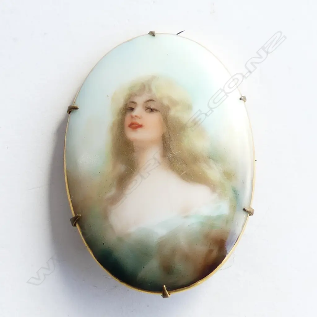 HANDPAINTED PORCELAIN BROOCH - ASTI  GIRL STYLE Image 1++