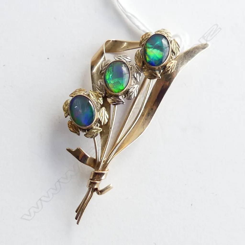 10CT GOLD OPAL SET FLORAL BROOCH 5.4GMS Image 1++