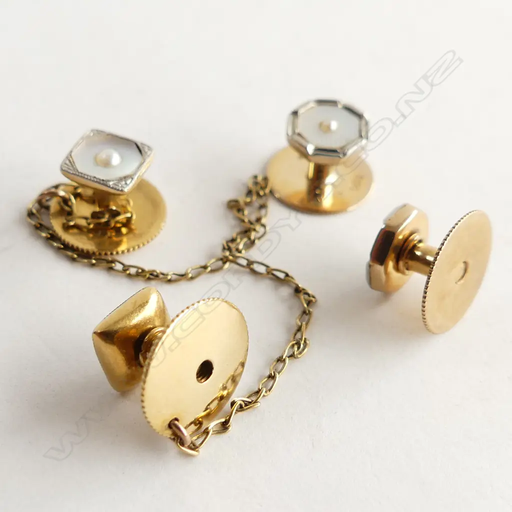 2 PRS 18CT GOLD & MOTHER OF PEARL SET SHIRT STUDS 5.1GMS Image 1++