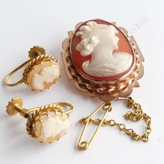 9CT GOLD CAMEO BROOCH & PR CAMEO SCREW EARRINGS  10.22GMS