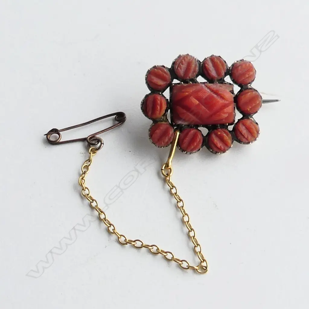 ANTIQUE MEDITERRANEAN CORAL & GOLD BROOCH Image 1++