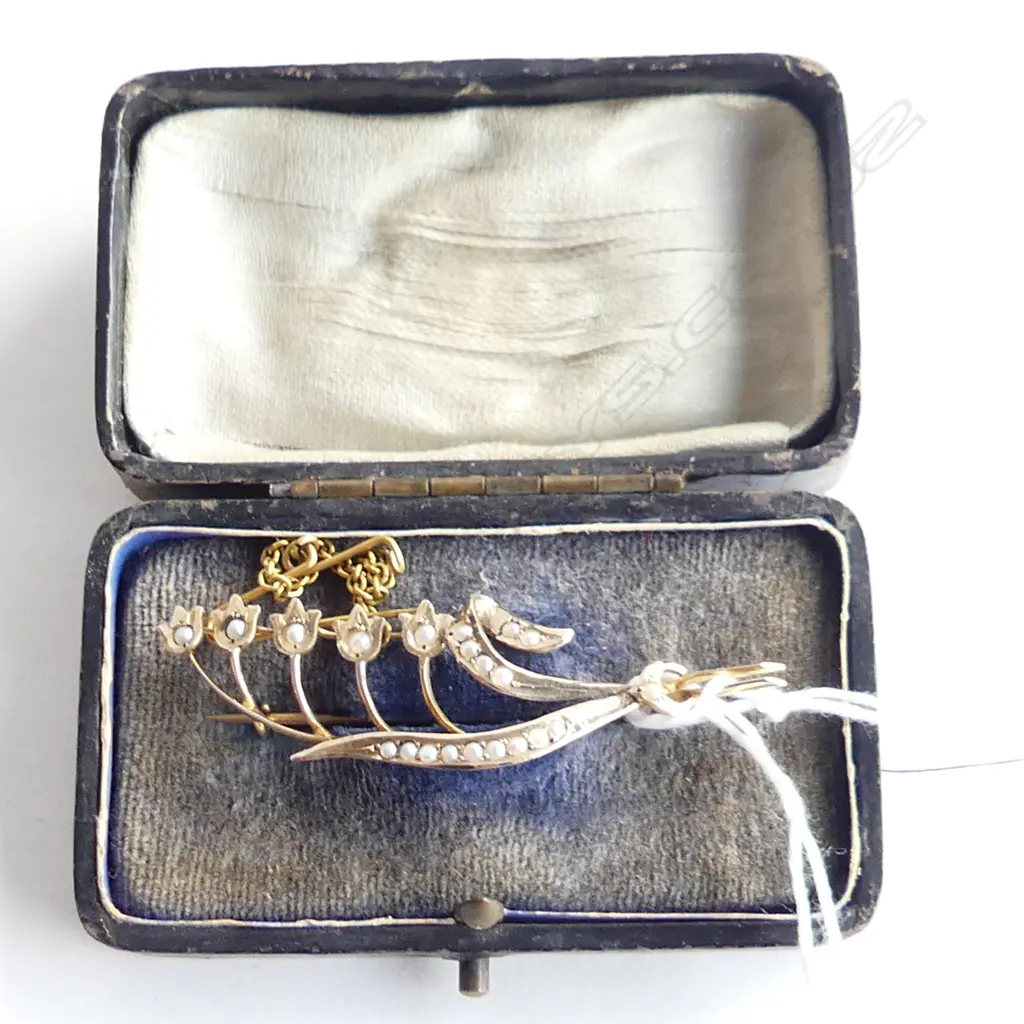 9CT SEED PEARL BROOCH IN BOX 3.76GM Image 1++