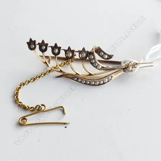 9CT SEED PEARL BROOCH IN BOX 3.76GM