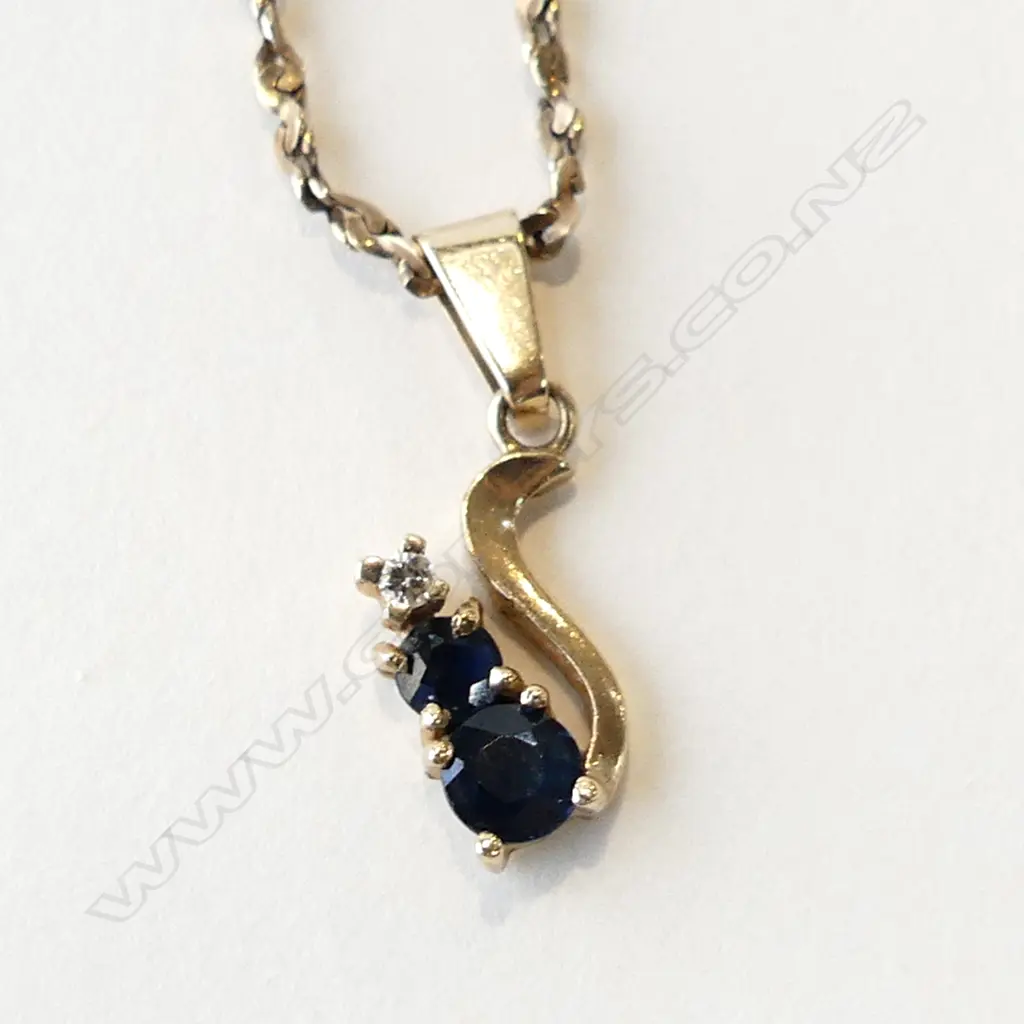 10CT GOLD CHAIN w. 9CT PENDANT 3.8 GRAMS 47CM LONG Image 1++