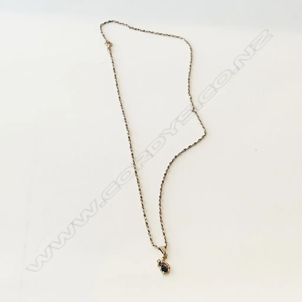 10CT GOLD CHAIN w. 9CT PENDANT 3.8 GRAMS 47CM LONG Image 1++