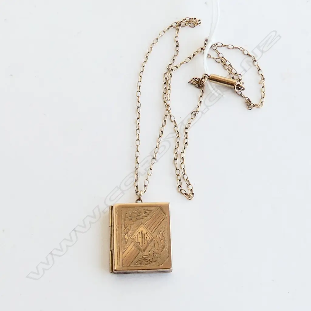 9CT LOCKET PENDANT & CHAIN 4.8 GRAMS Image 1++