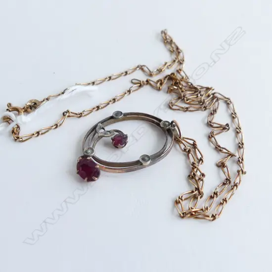 9CT GOLD PENDANT ON CHAIN 4-3GMS 1 SEED PEARL MISSING