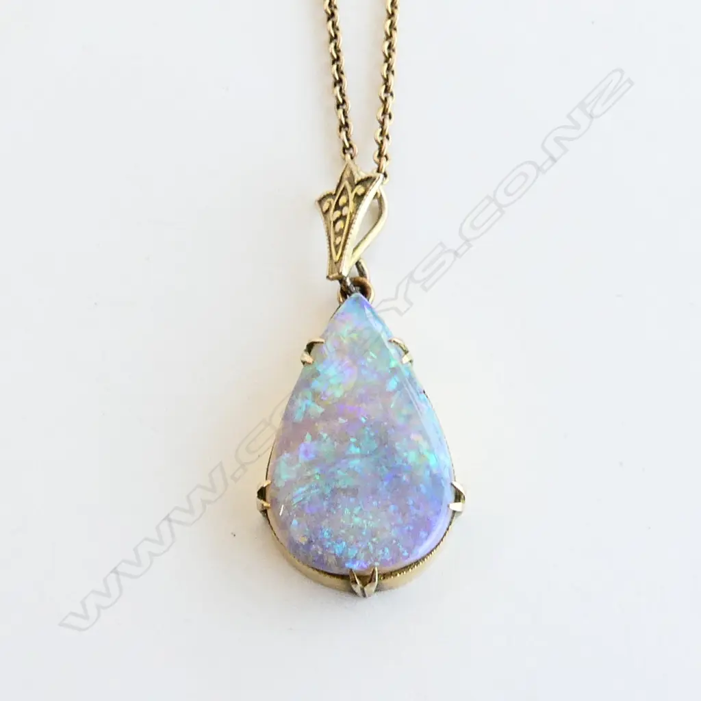 OPAL PENDANT (UNMARKED) ON 9CT CHAIN 5.4 GRAMS Image 1++