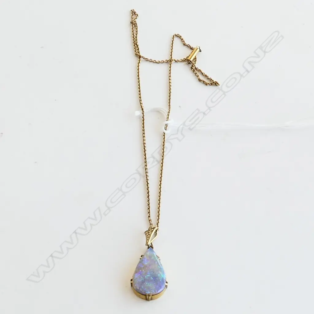 OPAL PENDANT (UNMARKED) ON 9CT CHAIN 5.4 GRAMS Image 1++