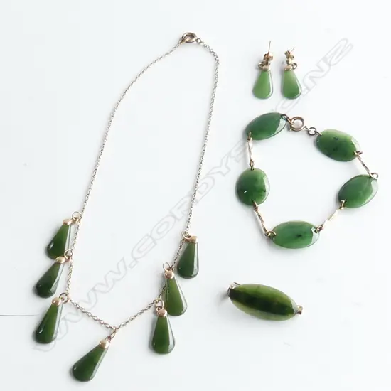 SEL. POUNAMU JEWELLERY: NECKLACE + BRACELET + EARRINGS + BROOCH