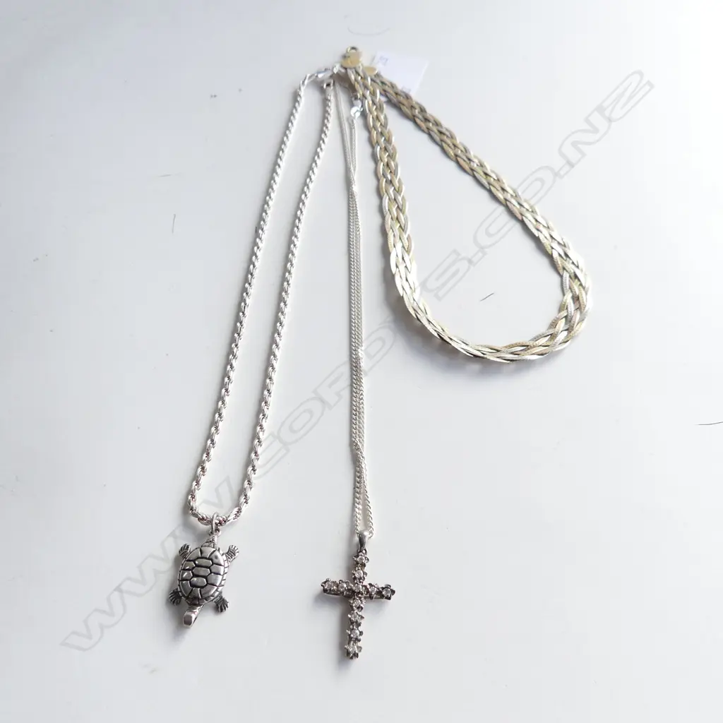 3 SILVER NECKLACES + CRUCIFIX & TURTLE PENDANTS Image 1++