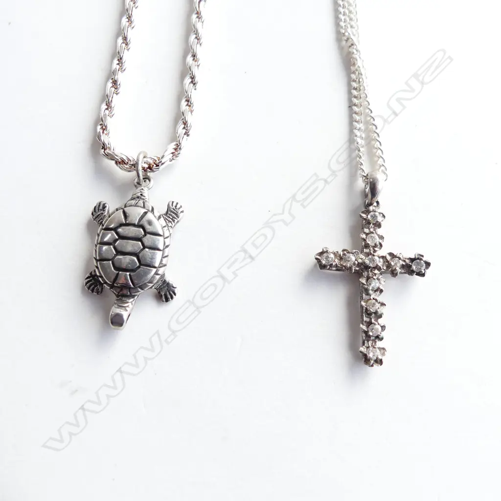 3 SILVER NECKLACES + CRUCIFIX & TURTLE PENDANTS Image 1++