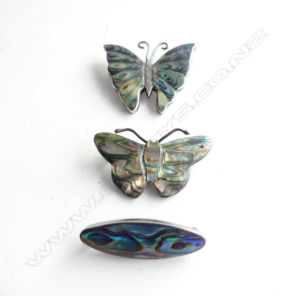3 NZ SILVER & PAUA SHELL BROOCHES: 2 BUTTERFLIES & OVAL Image 1++