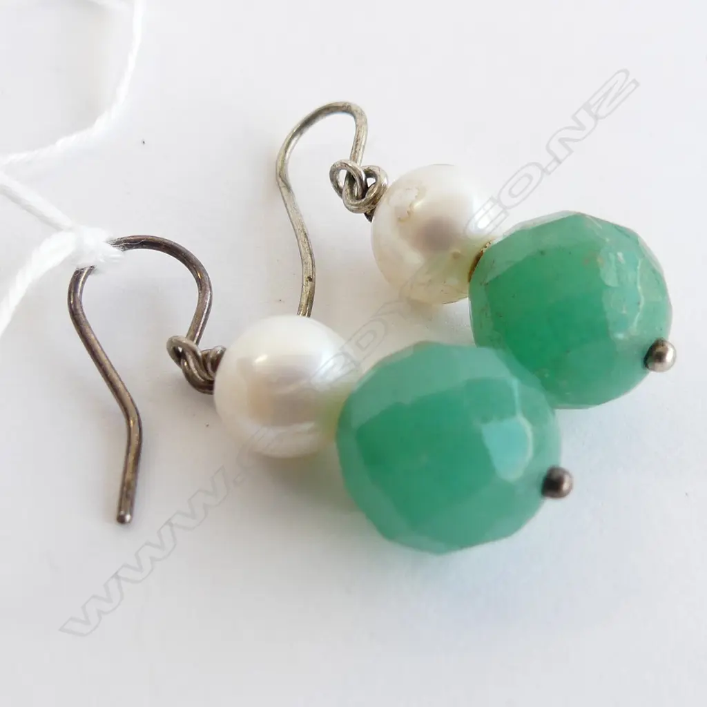 PAIR CHALCEDONY AND CULTURED PEARL EARRINGS ST. SILVER HOOKS Image 1++