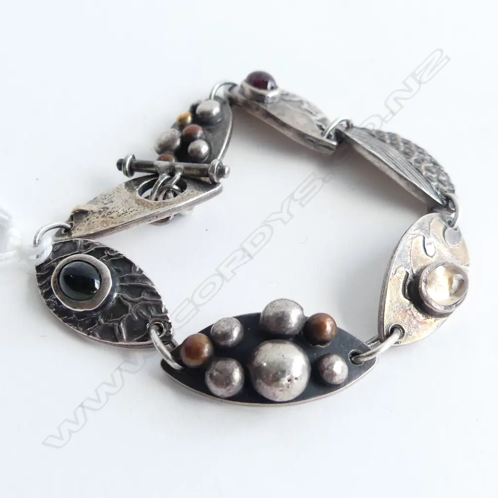 DESIGNER SILVER BRACELET 7 LINKS. w jewellers mark. Image 1++