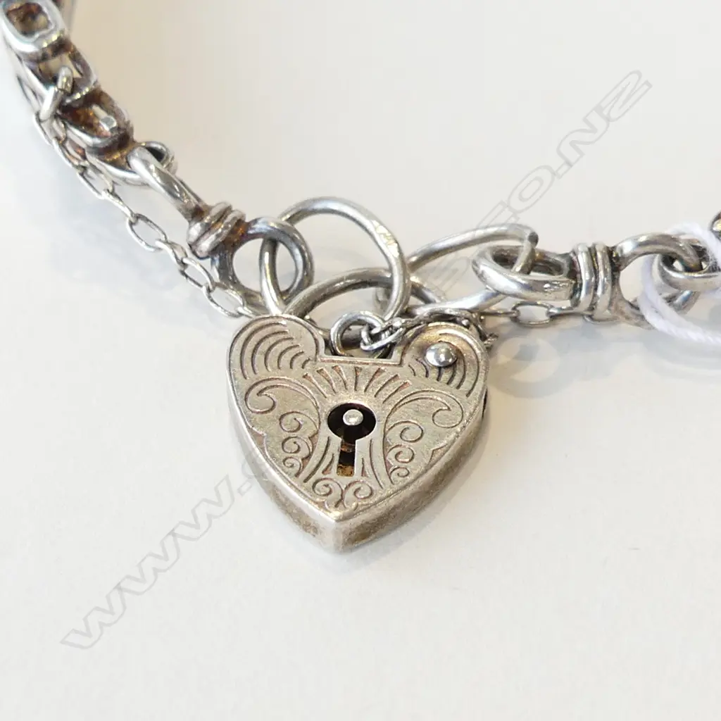 STYLISH SILVER GATE LINK BRACELET HEART PADLOCK CLASP  Image 1++