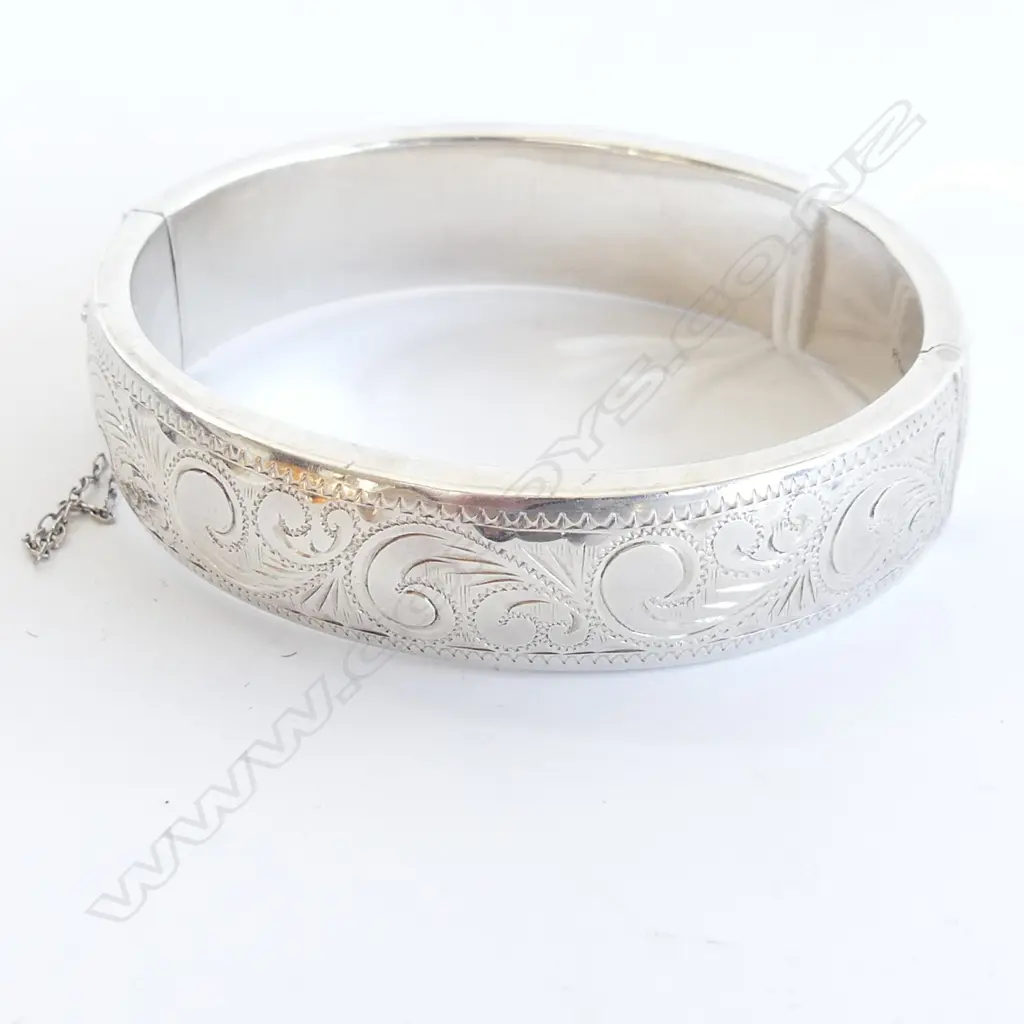 SILVER HALF ENGRAVED HINGED BANGLE Image 1++