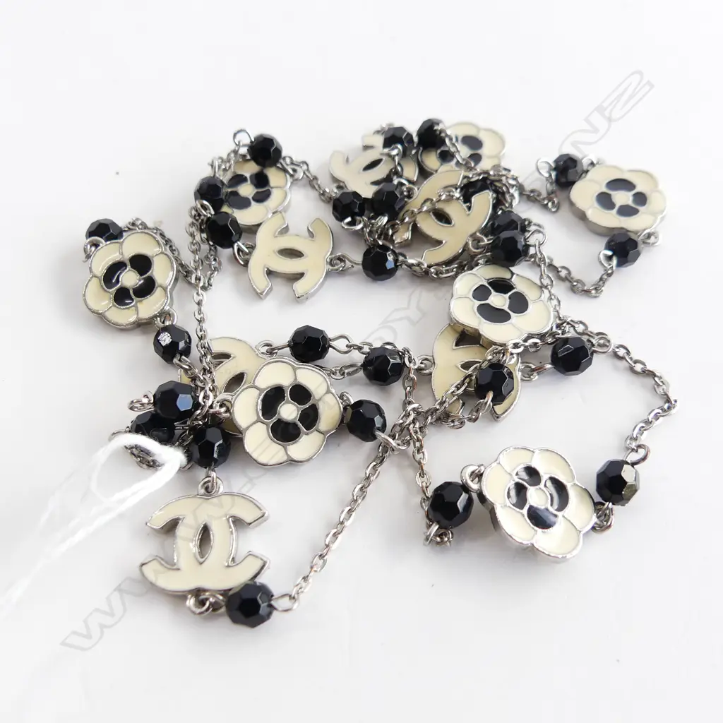 VINTAGE ENAMEL CHANEL TYPE NECKLACE Image 1++