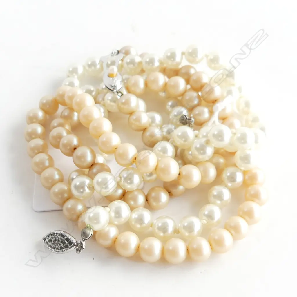 2 FAUX PEARL NECKLACES Image 1++
