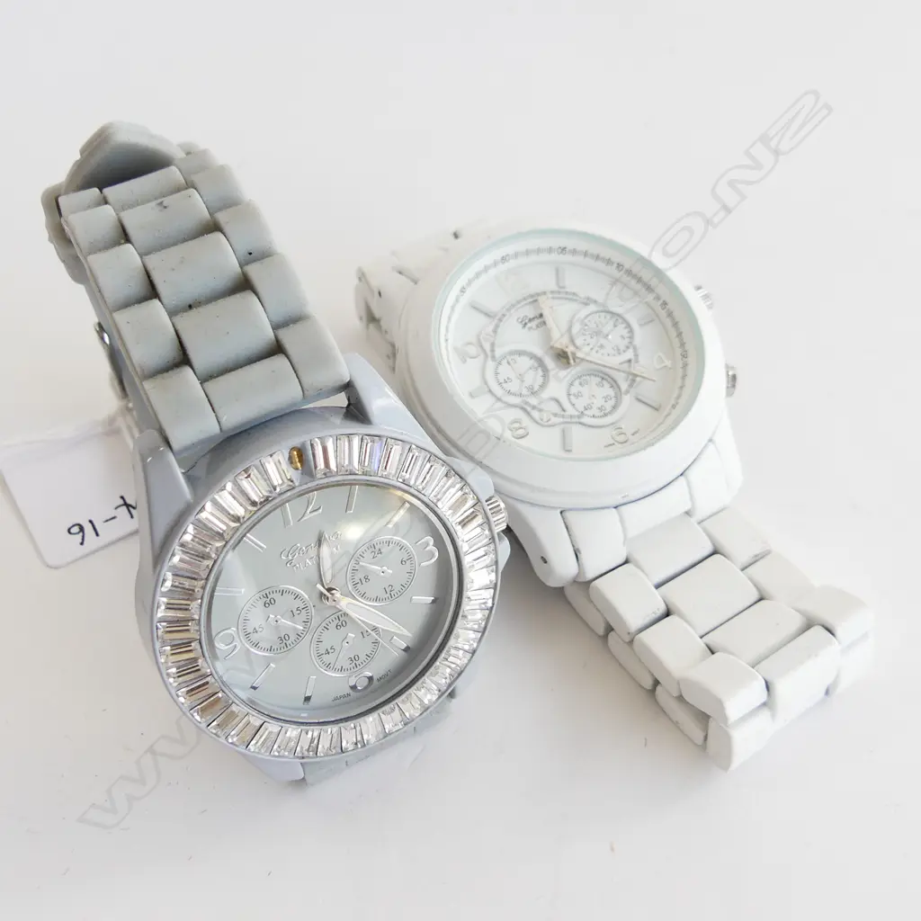 TWO GENEVA WRIST WATCHS - BOTH WORKING ONE WITH CRACKED GLASS Image 1++