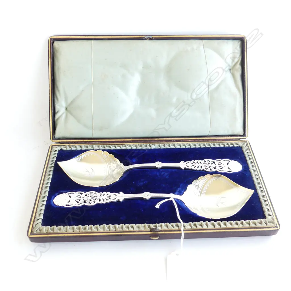 PR VICTORIAN FANCY ENGRAVED SILVER PLATE BOXED SERVING SPOONS Image 1++