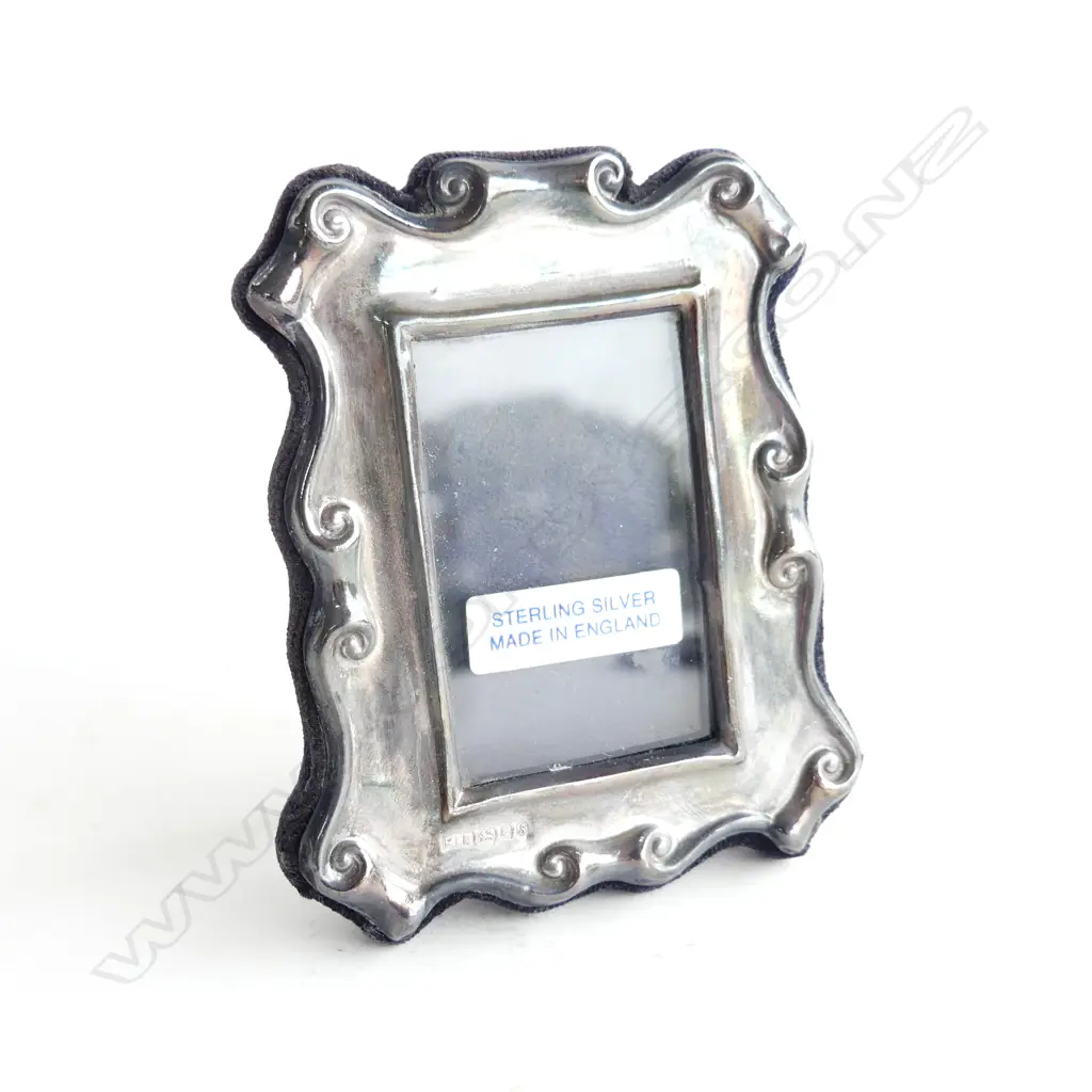 SM STERLING SILVER PHOTO FRAME 70 X 85MM LONDON 1973 Image 1++