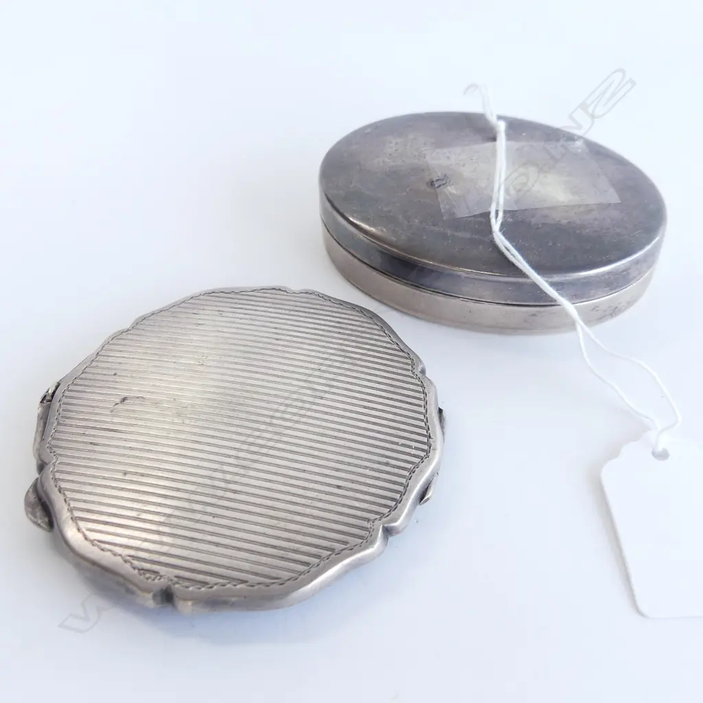 800 SILVER OVAL LIDDED CONTAINER 57 GRAMS + 900 SILVER COMPACT 81 GRAMS Image 1++