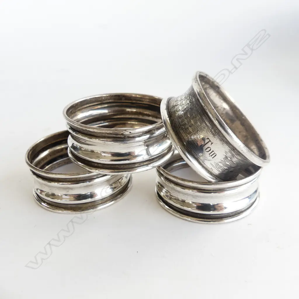 4 SILVER NAPKIN RINGS Image 1++