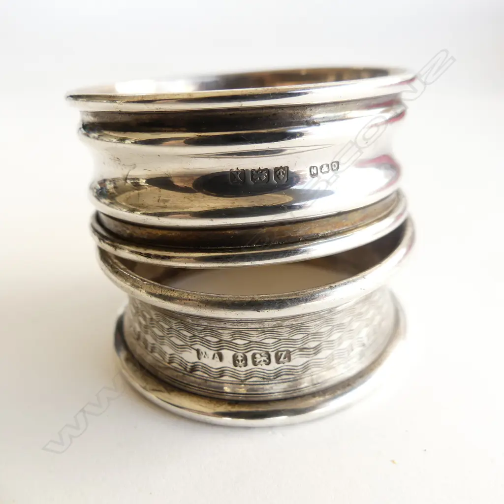 4 SILVER NAPKIN RINGS Image 1++