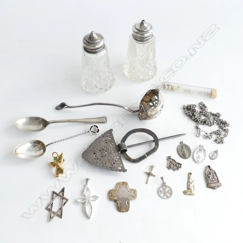 ASST LOT 2 STG CONDIMENTS/2 STG TEASPOONS AND COSTUME JEWELLERY ETC Image 1++