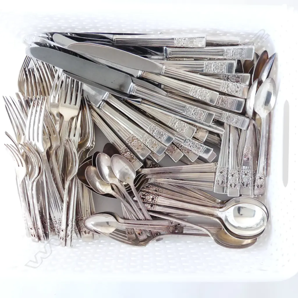 LG AMOUNT ONEIDA COMMUNITY HAMPTON COURT PATTERN CUTLERY... Image 1++