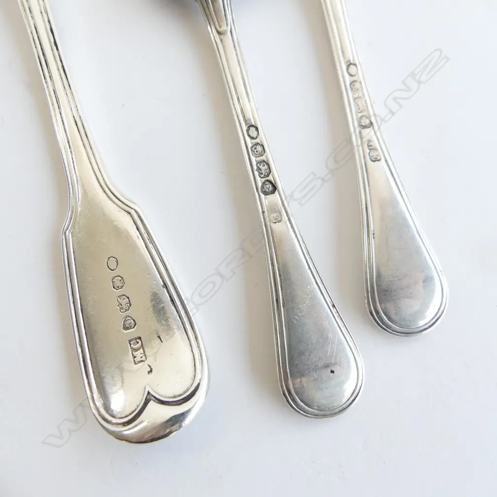 3 SILVER OLD ENGLISH & THREAD PCES: PR SALT SPOONS + BUTTER KNIFE 109gm  Image 1++