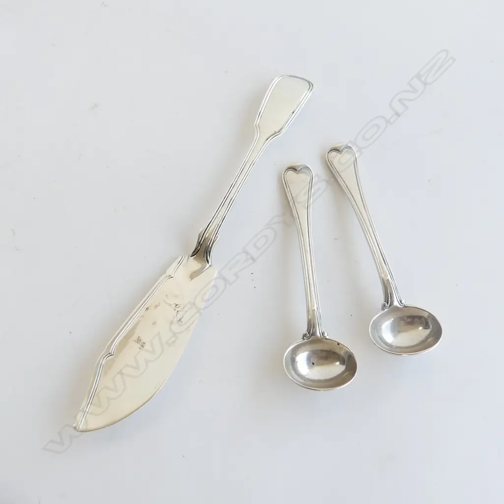 3 SILVER OLD ENGLISH & THREAD PCES: PR SALT SPOONS + BUTTER KNIFE 109gm  Image 1++